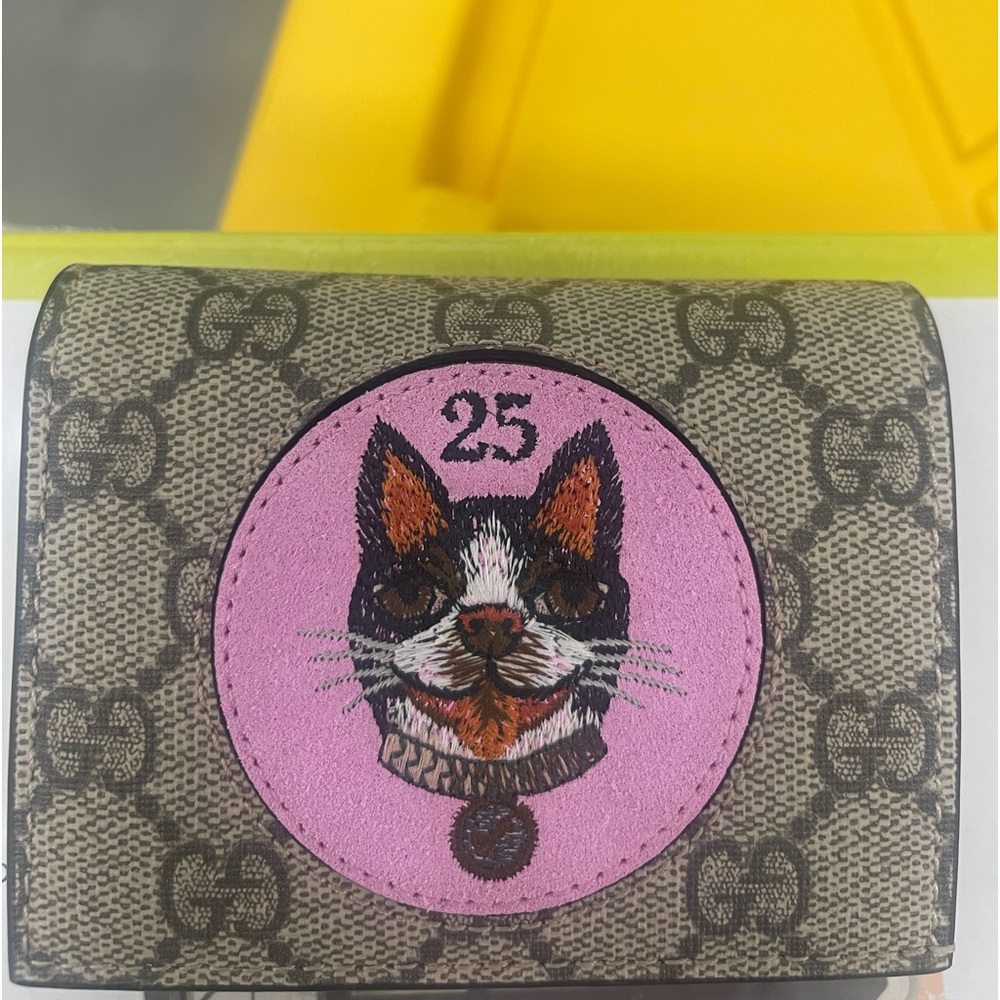 Gucci GG Supreme Monogram Bosco Patch Card Case Wallet Beige Malva Hibiscus Red